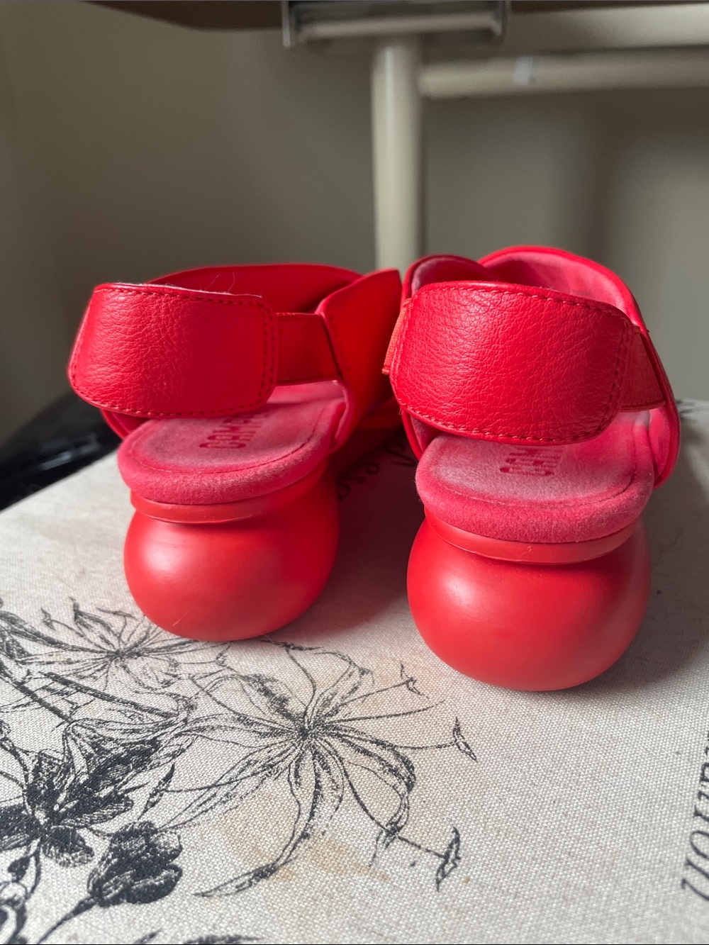 Camper Balloon Red Leather Cross Strap Sandals - Picture 5 of 9